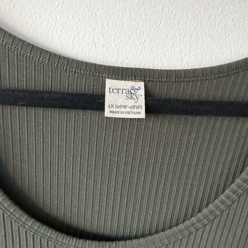 Terra & Sky Olive Long Sleeve Midi Dress - Picture 3 of 4